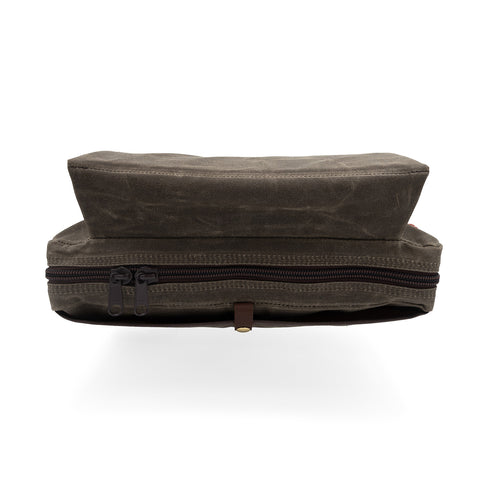 A photo showing off how Frost River's Canoe Seat Pad Bag also has an additional slip pocket underneath the bag. 